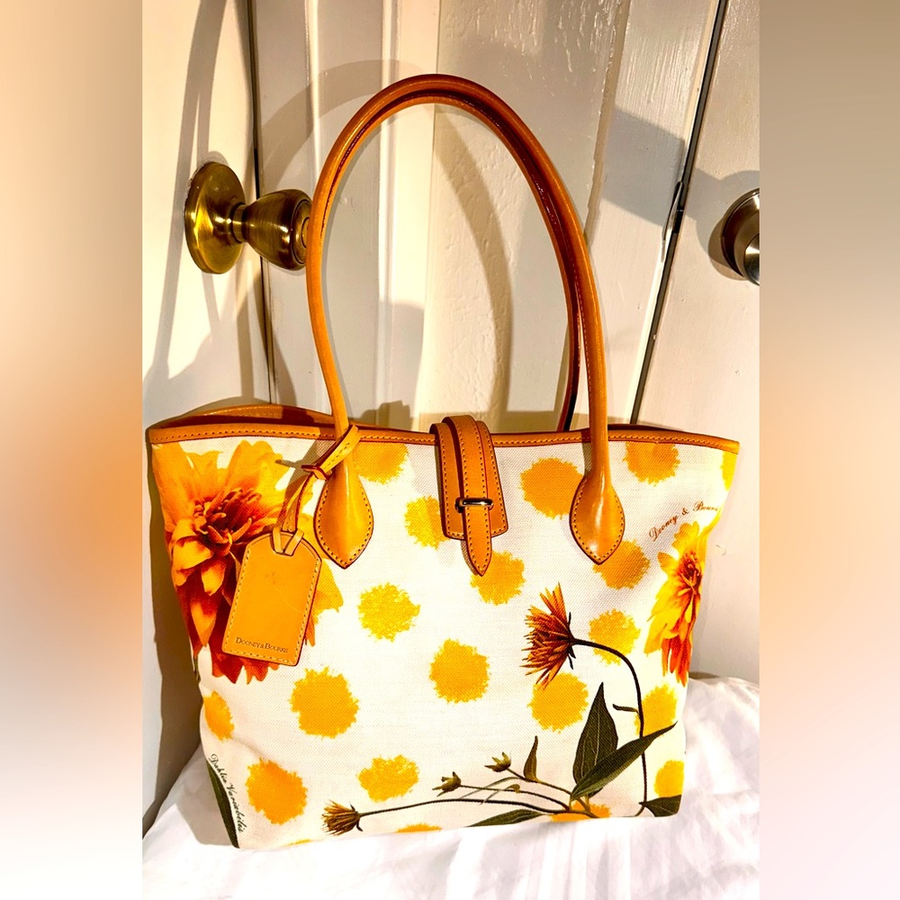 Dooney & Bourke sunflower spring bag 🌸